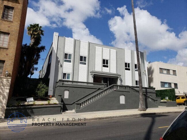 Photo - 747 S New Hampshire