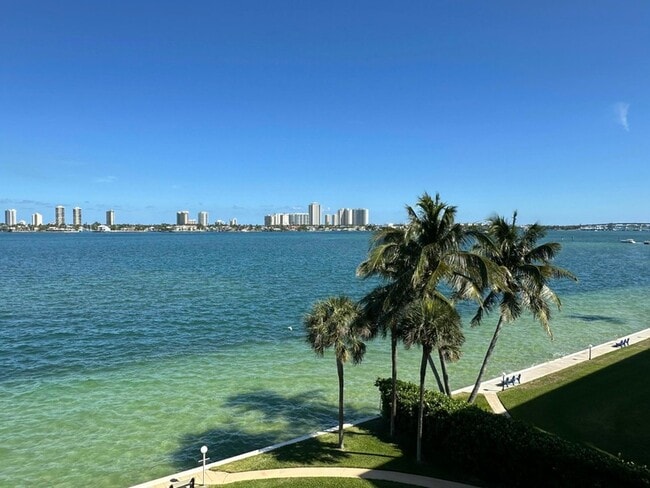 Photo - 501 Lake Shore Dr