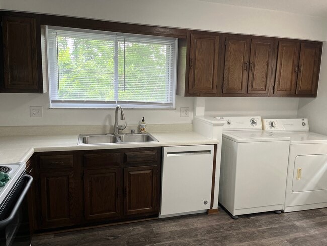 Kitchen with full size washer and dryer - 1588 Jones Dr Unit 1588