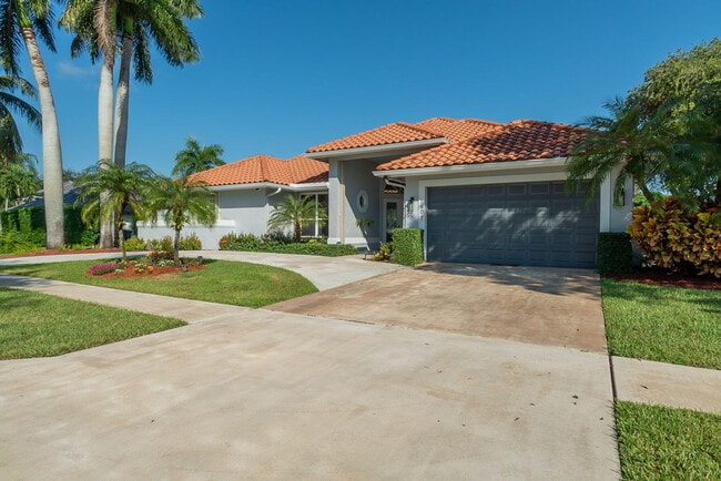 Photo - 1907 S Club Dr