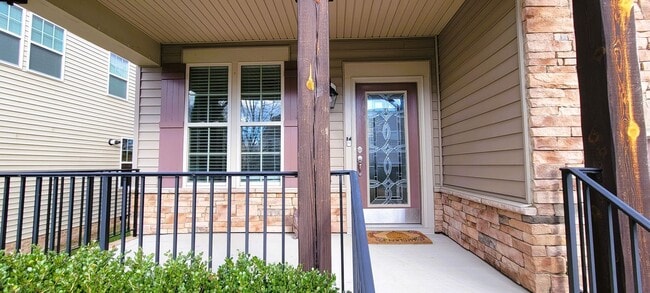 Photo - Large 4 bedroom 3 1/2 bath home that backs up to the 15th green in Magnolia Green.
