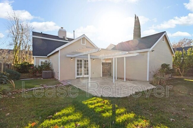 Photo - 825 Heritage Pl