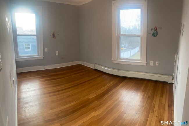 Photo - 739 Frost Rd