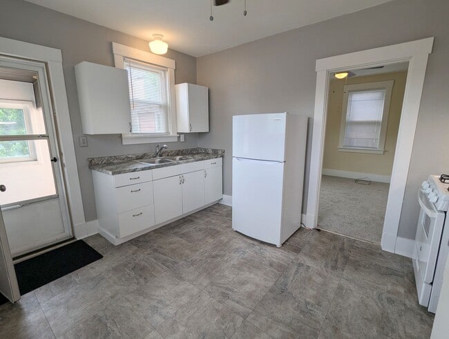 Photo - wes2104 Unit 2R