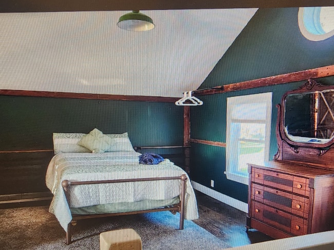 Photo - 7049 Lake Ave