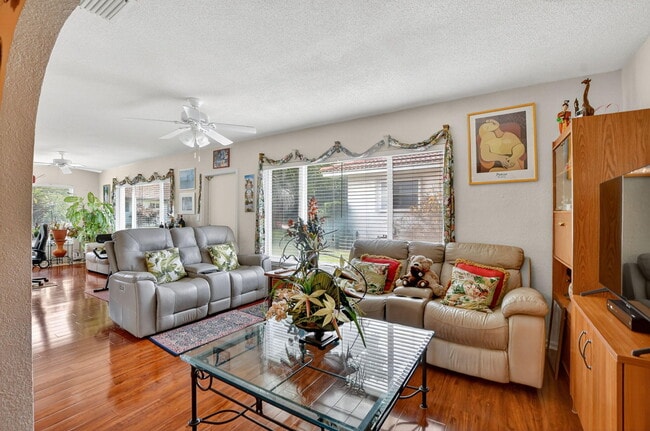 Photo - 328 NW 42nd St