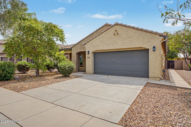 3113 E Chisum Ln