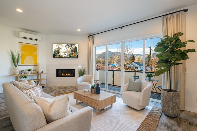 Photo - 823 Orondo Ave