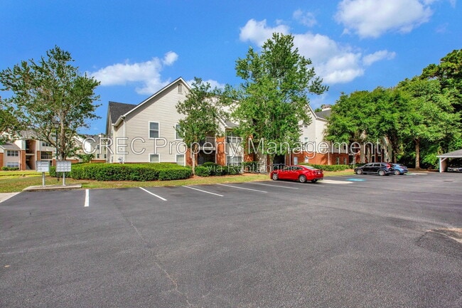 Building Photo - 2011 N Hwy 17 Unit 2000e