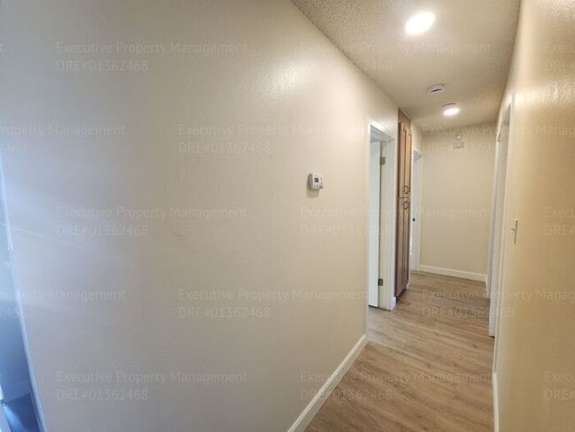 Photo - 3 bedroom/ 1.75 bathroom located in southw... House