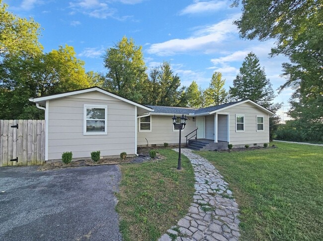 Building Photo - 4 Bedroom/2 Bath Harvest/Monrovia Area Rental