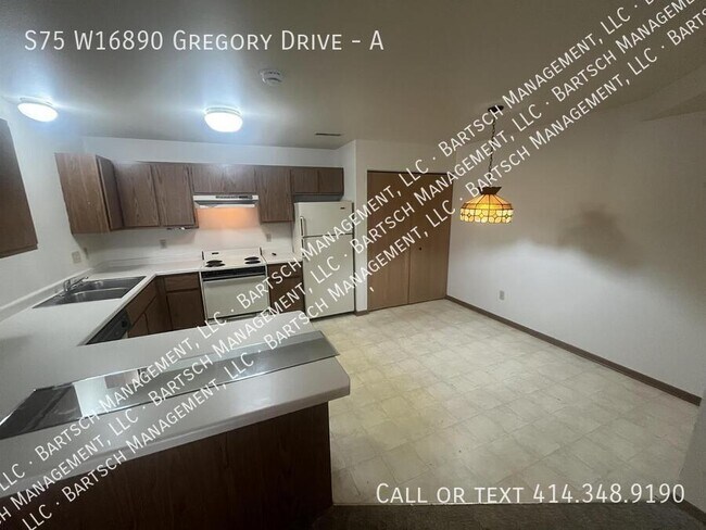 Photo - S75 W16890 Gregory Drive-A Unidad A