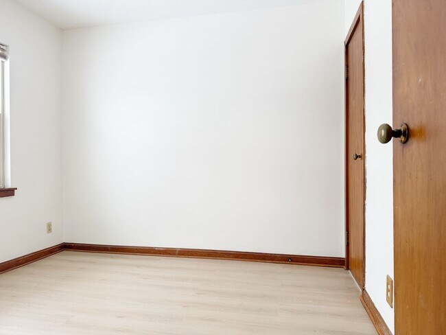 Photo - 1339 E Illinois St, Evansville, one bedroom, one bathroom Unidad 1341 E Illinois St