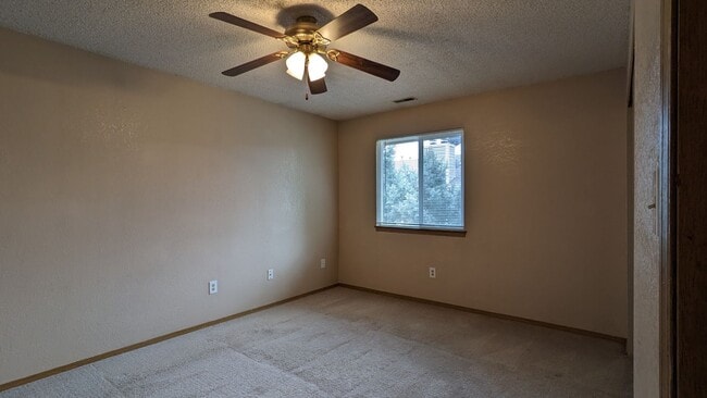 Photo - 2 bed 1 Bath Townhome Available Now