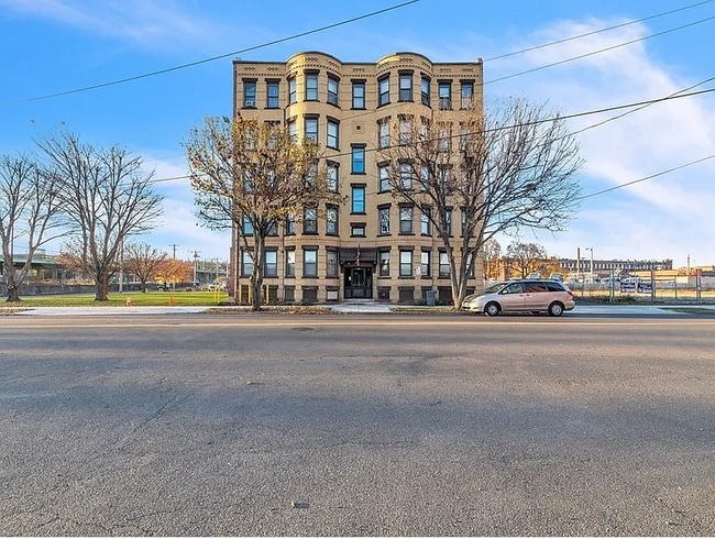 Photo - 649 S Summer St Unit 3R