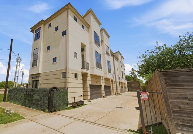 Building Photo - 1814 Thompson St