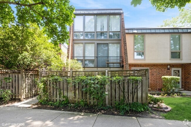 Building Photo - 2053 N Larrabee St Unit 1 Rental