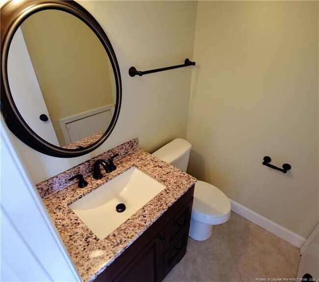 Photo - 406 Kirkcaldy Ct