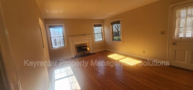 Photo - 127 College Cir