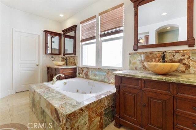 Building Photo - 10 Santa Nella