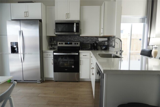 Photo - 864 SE 17th Ct