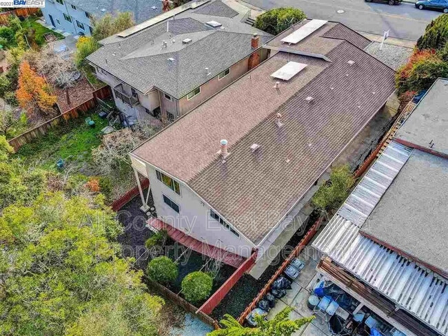 Photo - 1740 Ganges Ave