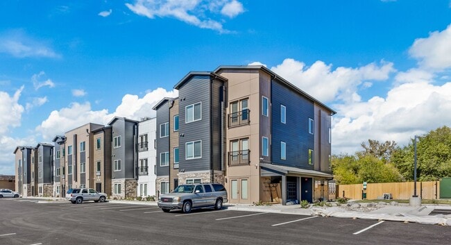 Building Photo - Modern 2 Bedroom Apartment: Contemporary D... Unit C103