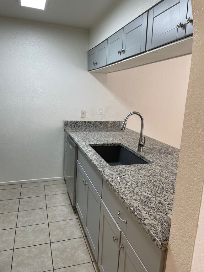 Photo - 2 Bedroom 1 Bath COMPLETELY REMODELED! Unit #6