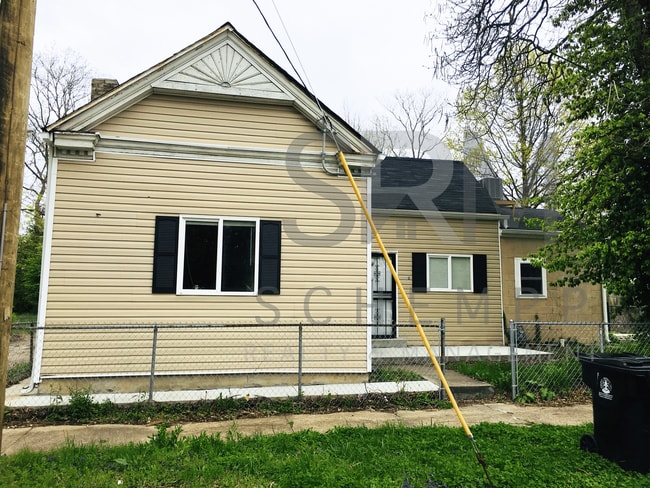 Building Photo - Renovated 2 bedroom in the Russell neighborhood! *Section 8 accepted*