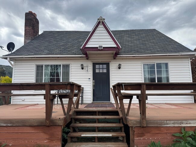 Building Photo - 614 Highland Dr