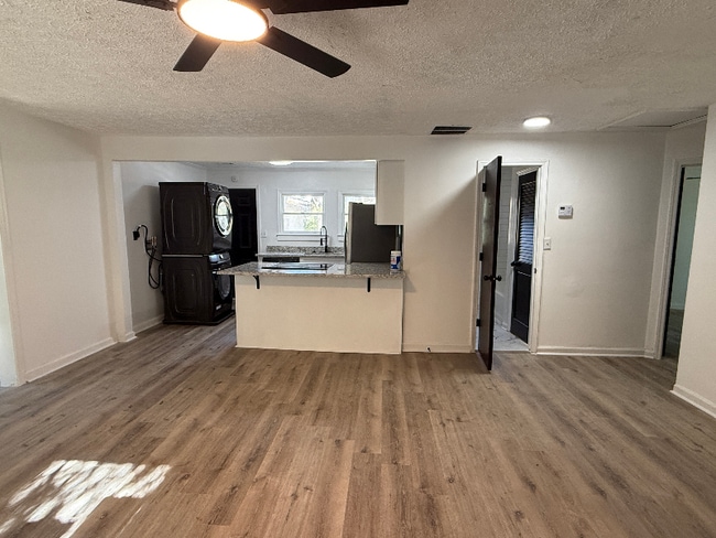 Photo - 2160 Dowdell Dr