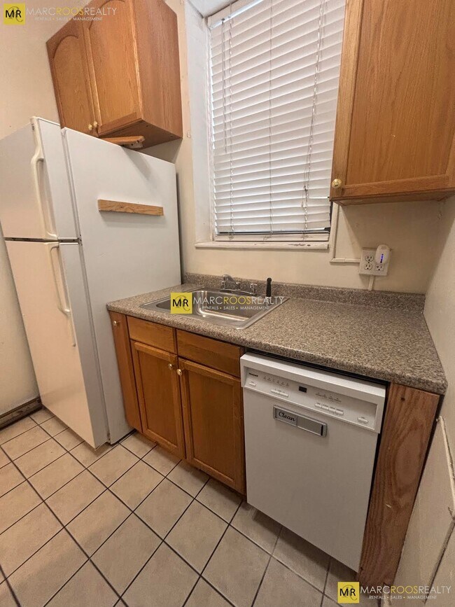 60 Charlesgate E Unit J4