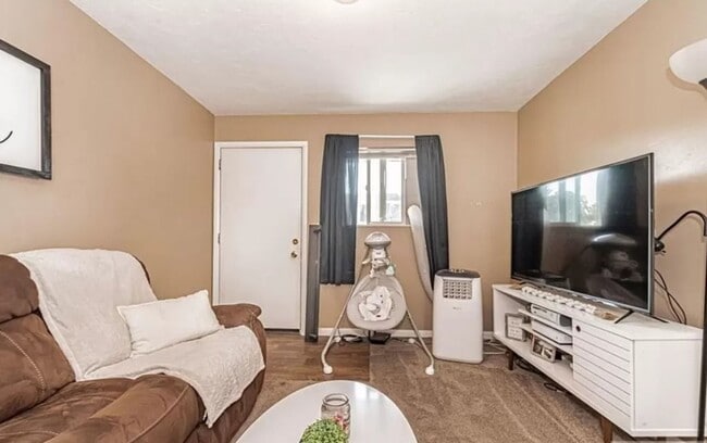 Photo - Super Cute 2 Bed/1 Bath Apartment on Main Street in Rexburg! Unidad 4