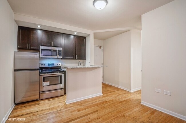 Photo - 1504 N Dearborn Pkwy Unidad 202