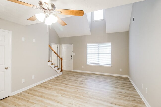 Photo - 215 Woodland Ridge Cir