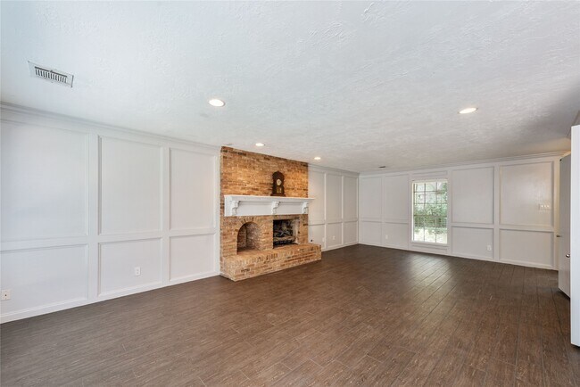 2824 S Logrun Cir