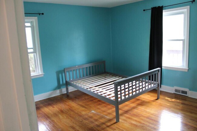 Photo - 254 Church St