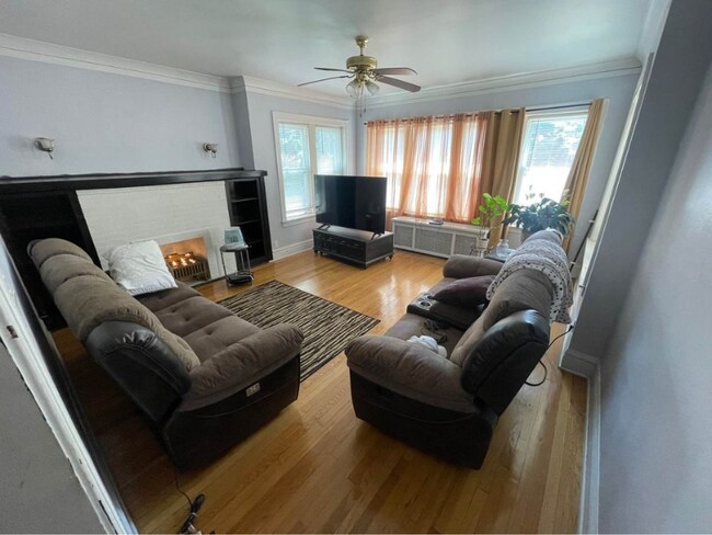 Photo - 6945 S Calumet Ave Apartment Unit 2S