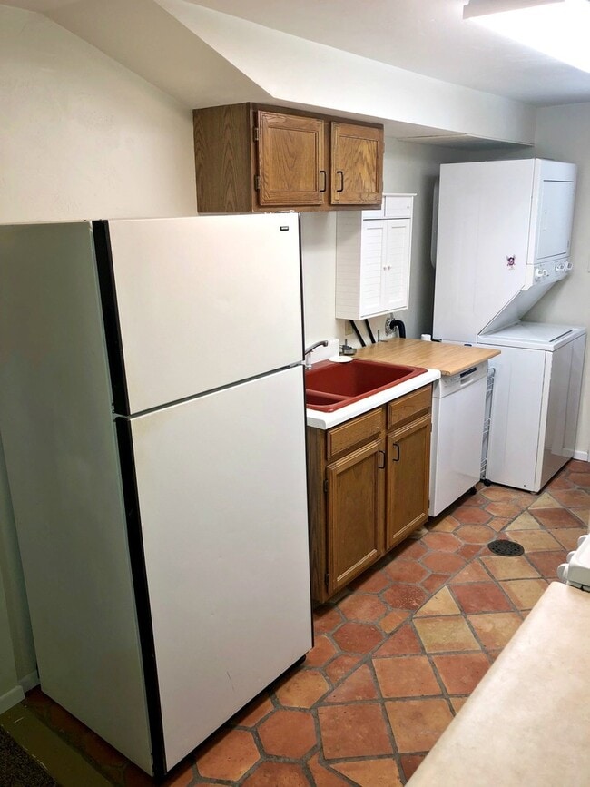 Photo - 1BD/1BA APARTMENT WITH PRIVATE BACK YARD!!