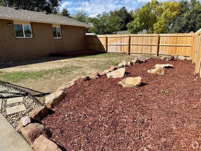 Building Photo - Charming 2-Bedroom Basement Unit B Rental