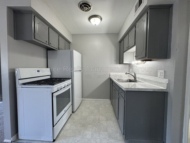 4431 Oakwood Unit 1