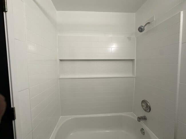 Photo - 4 Front St E