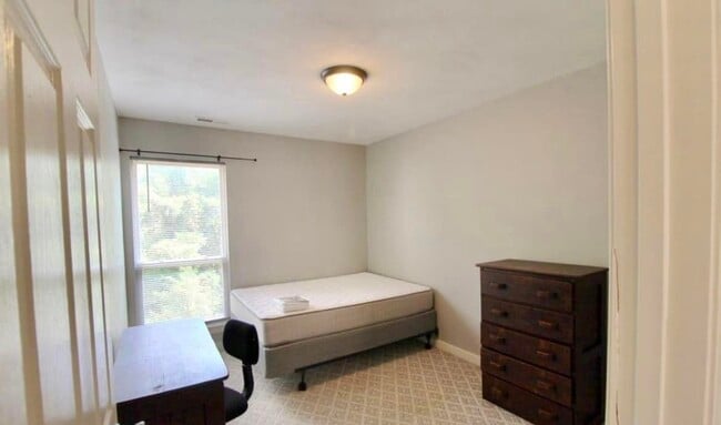 Photo - 1556 Devon Ln