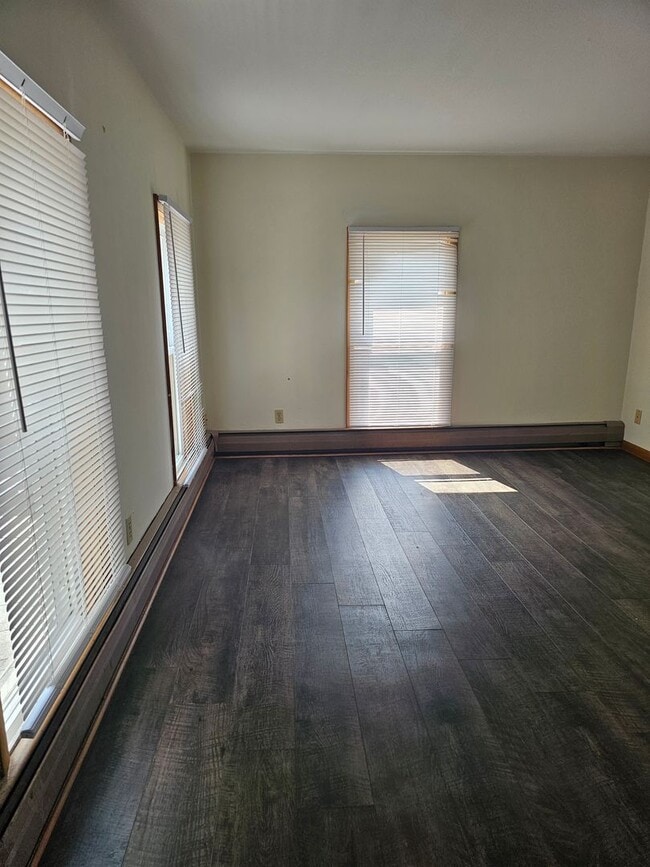 Photo - E. Court Street Duplex Unidad 327 E Court Upper (B/2)