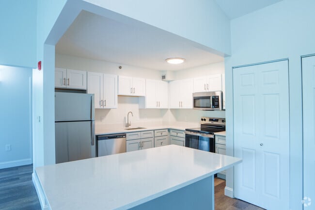 2BR, 2BA - 1,000SF - Kitchen