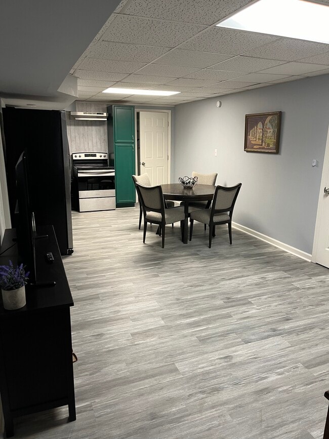 Photo - 2013 Addison Rd NE Unidad Spacious Private