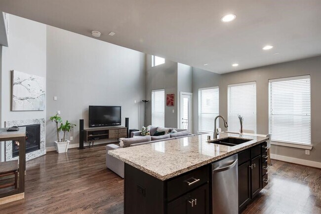 Photo - 1428 Wilson St