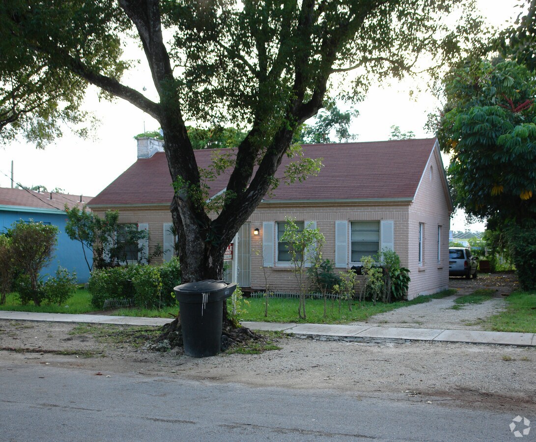 Photo - 13915 NE 20th Pl