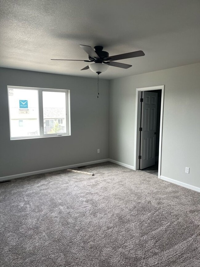 Photo - Spacious 3-bed 2.5 Bath - First Month Free!