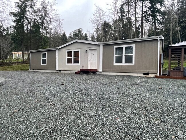 Building Photo - Beautiful Home with Plenty of Land!